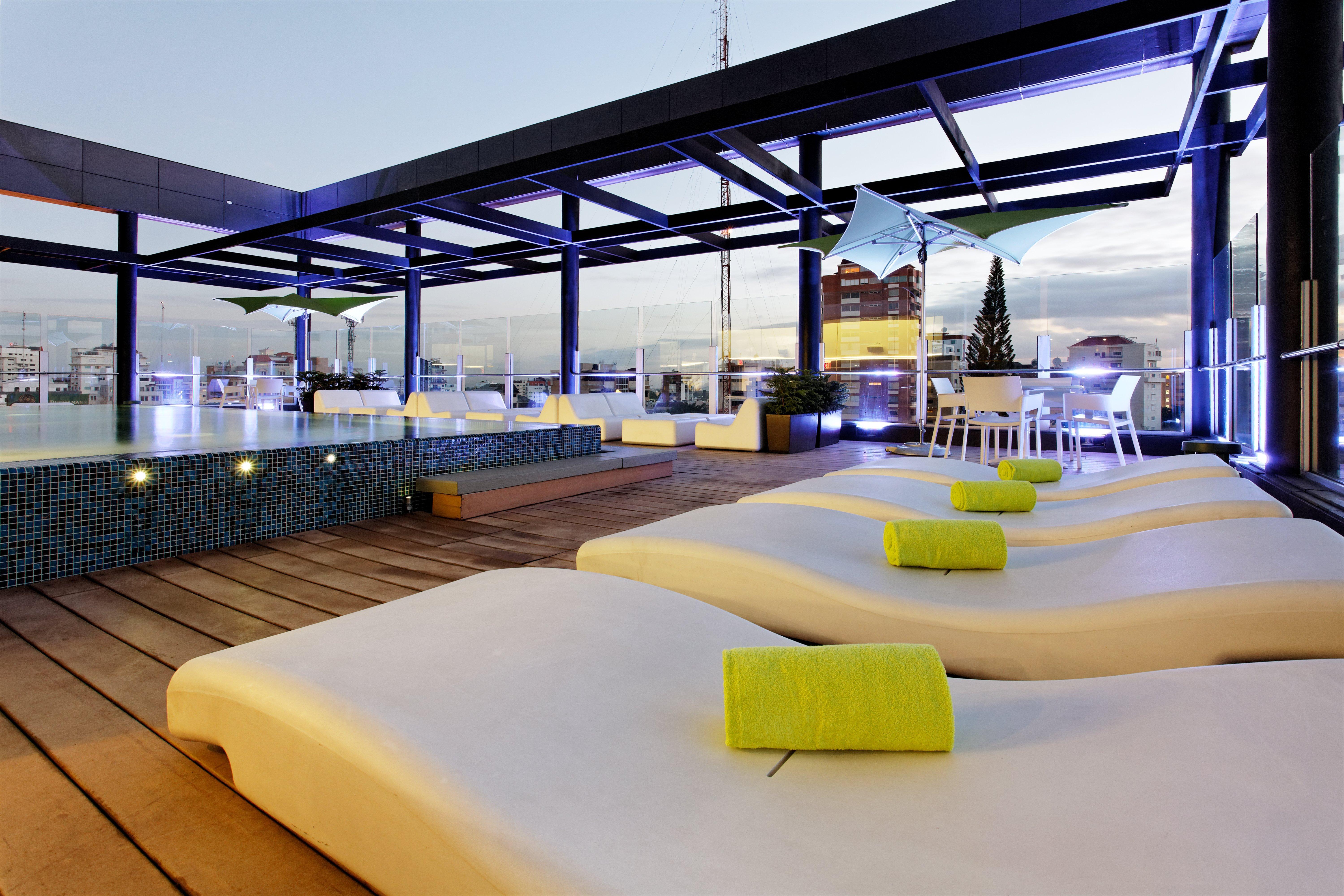 Holiday Inn Santo Domingo By Ihg Exterior photo The rooftop pool at the hotel
