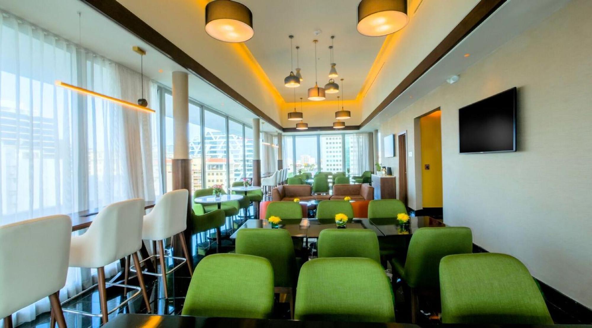 Holiday Inn Santo Domingo By Ihg Exterior photo The lounge at the airport