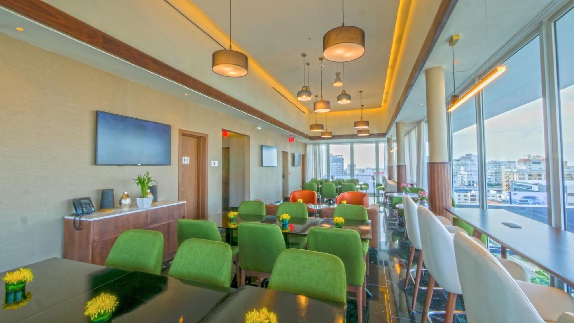 Holiday Inn Santo Domingo By Ihg Exterior photo The lounge at the airport