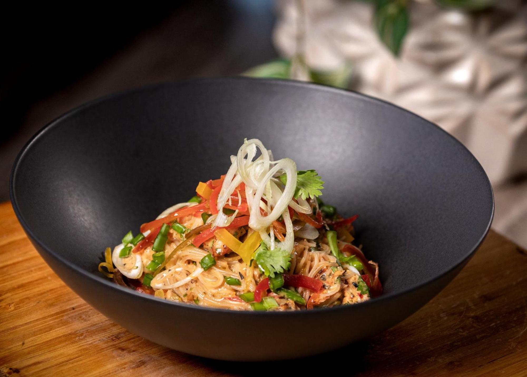 Holiday Inn Santo Domingo By Ihg Exterior photo A bowl of Thai peanut chicken