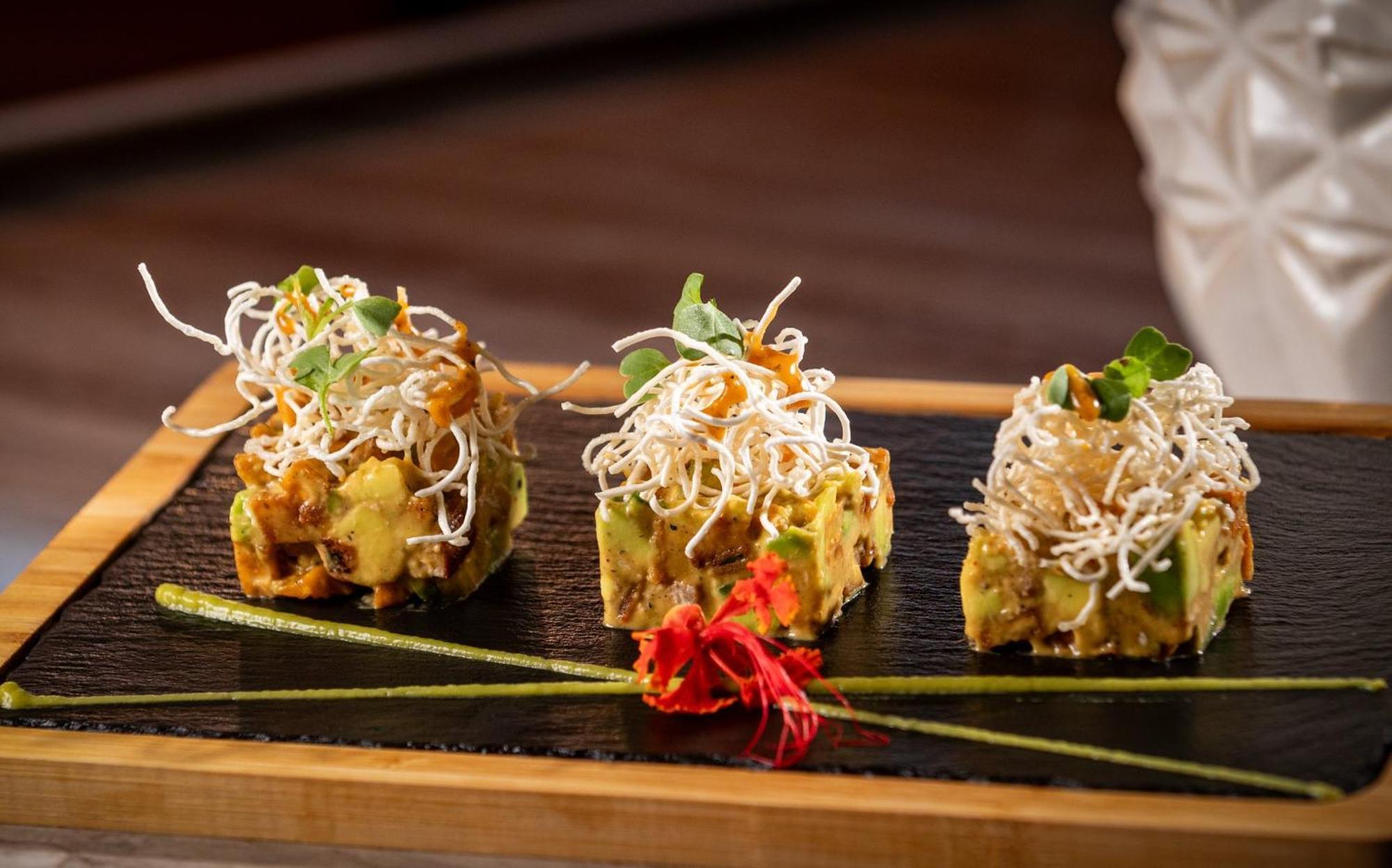 Holiday Inn Santo Domingo By Ihg Exterior photo Avocado and bean sprouts