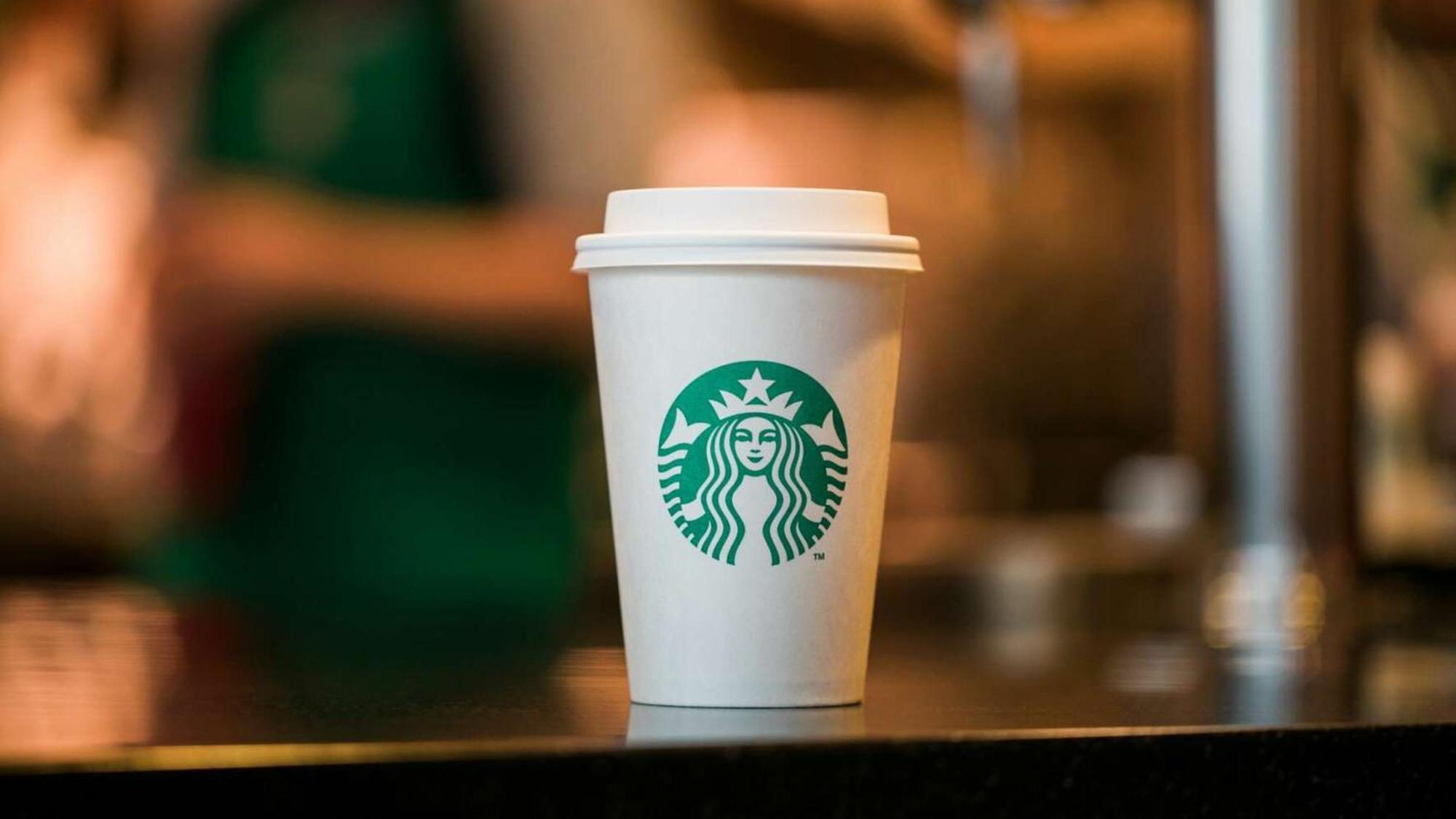 Holiday Inn Santo Domingo By Ihg Exterior photo Starbucks coffee cup